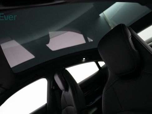 Used 2022 Porsche Taycan image 22