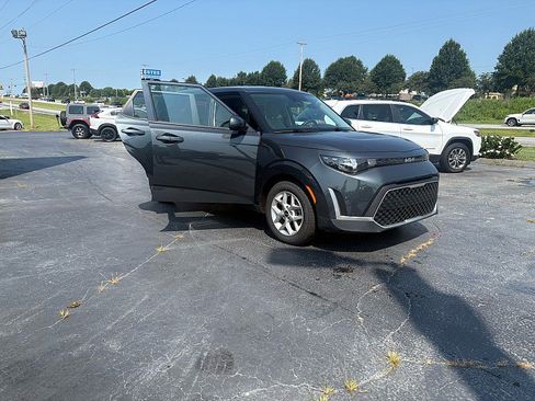 Used 2025 Kia Soul LX w/ LX Technology Package FWD image 5