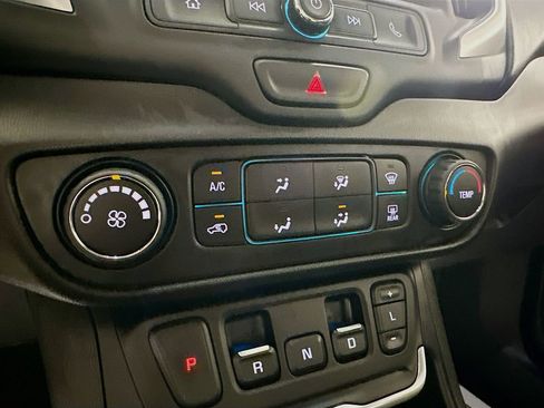 Used 2020 GMC Terrain SLE w/ LPO, Floor Liner Package AWD/4WD image 15