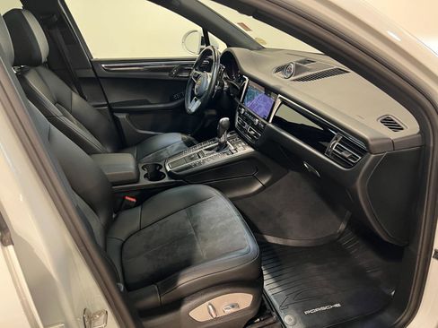 Used 2021 Porsche Macan image 37