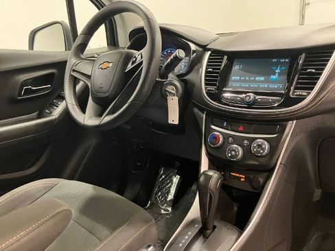 Used 2017 Chevrolet Trax LS FWD image 40