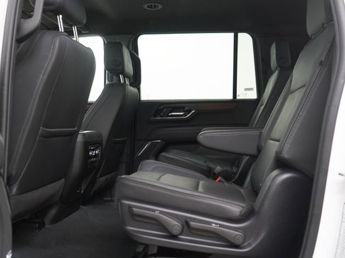 Used 2025 GMC Yukon XL Denali AWD/4WD image 20