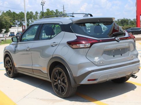 Used 2022 Nissan Kicks SV w/ Interior Electronics Package FWD image 5