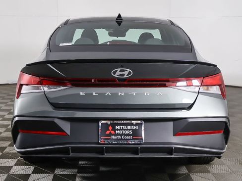 Used 2025 Hyundai Elantra Sport FWD image 11