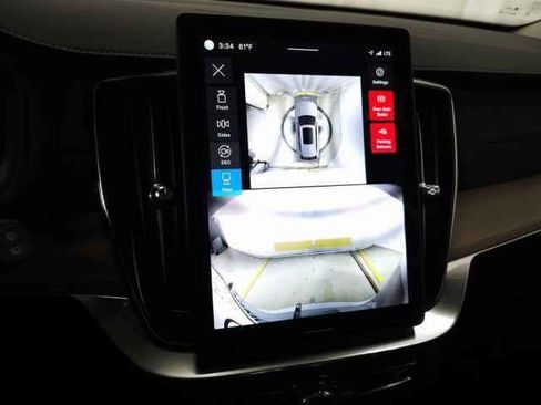 Certified 2025 Volvo XC90 B6 Plus image 27