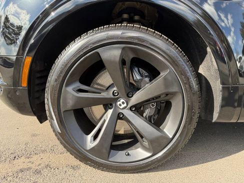 Used 2019 Bentley Bentayga image 9