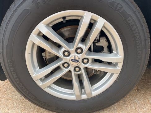 Used 2022 Ford Explorer XLT image 11