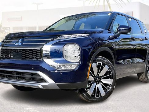 New 2026 Mitsubishi Outlander SE image 2