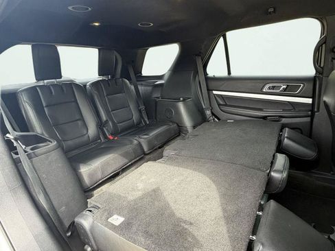 Used 2016 Ford Explorer XLT w/ Equipment Group 202A FWD image 21