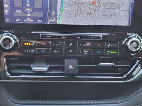 Used 2021 Toyota Highlander Limited image 10