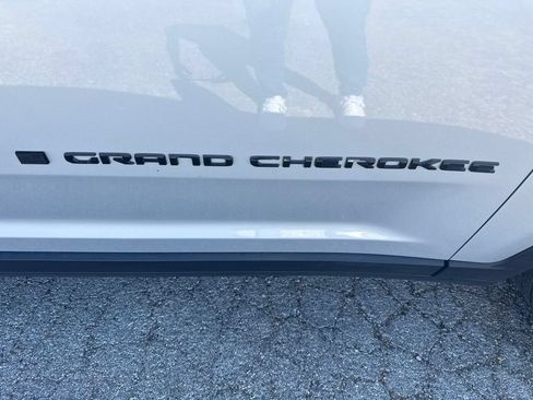 Used 2023 Jeep Grand Cherokee L Laredo AWD/4WD image 10