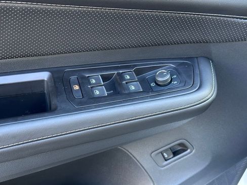 Used 2025 Volkswagen Atlas Cross Sport SEL Premium R-Line image 20