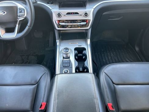 Used 2022 Ford Explorer XLT w/ Equipment Group 202A image 17