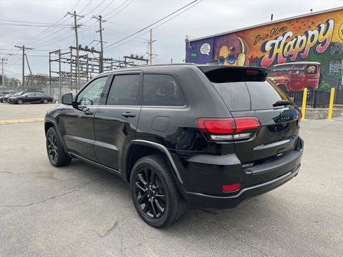 Certified 2022 Jeep Grand Cherokee Laredo X image 3
