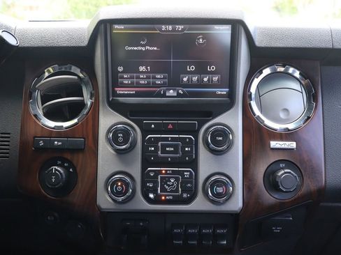 Used 2015 Ford F250 Lariat w/ Lariat Ultimate Package AWD/4WD image 36