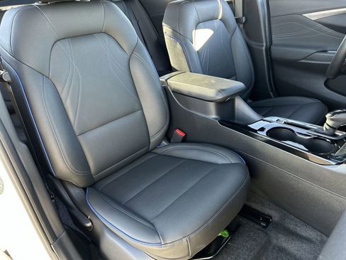 Used 2025 Buick Envista Sport Touring FWD image 28