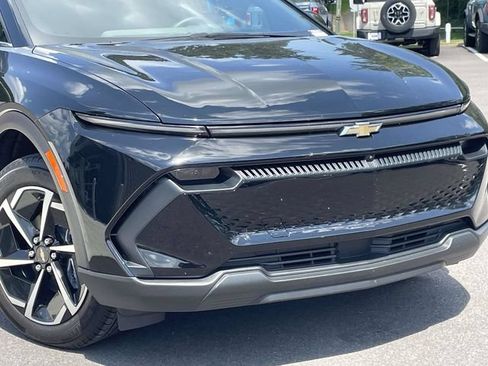 Used 2026 Chevrolet Equinox EV LT AWD/4WD image 2