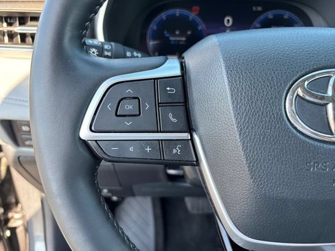 Used 2023 Toyota Highlander Limited AWD/4WD image 16