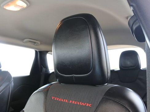 Used 2018 Jeep Cherokee Trailhawk AWD/4WD image 29