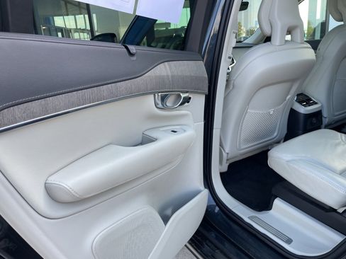 Used 2022 Volvo XC90 T8 Inscription image 11