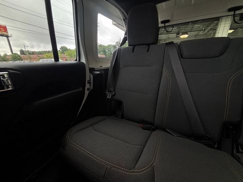 Used 2025 Jeep Wrangler Unlimited Sahara AWD/4WD image 39