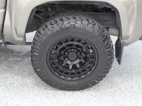 Used 2024 Toyota Tacoma TRD Sport AWD/4WD image 10