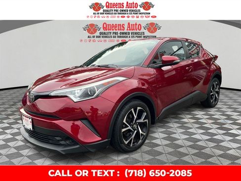Used 2018 Toyota C-HR XLE FWD image 2