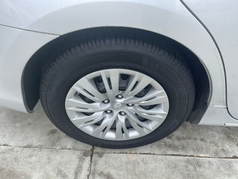 Used 2012 Toyota Camry LE FWD image 12