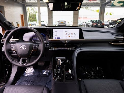 Used 2025 Toyota Crown Platinum image 19