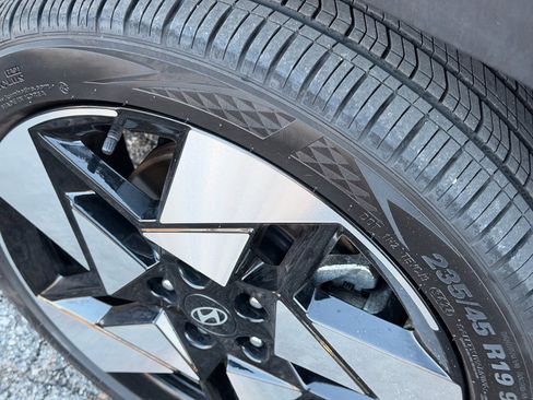 Used 2025 Hyundai Kona Limited image 7