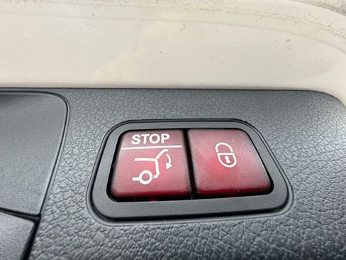 Used 2021 Mercedes-Benz GLB 250 image 33
