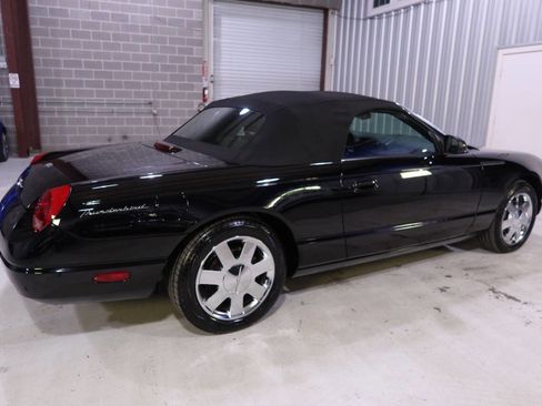 Used 2002 Ford Thunderbird Deluxe 2dr Convertible image 37