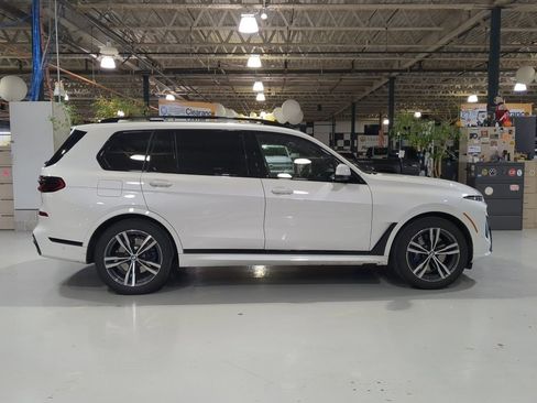 Used 2025 BMW X7 xDrive40i w/ M Sport Package image 6