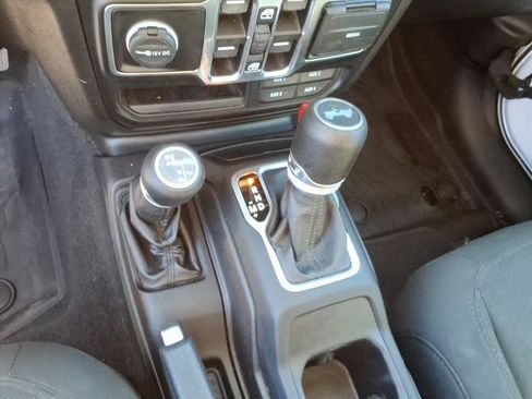 Used 2020 Jeep Wrangler Unlimited Sport image 32