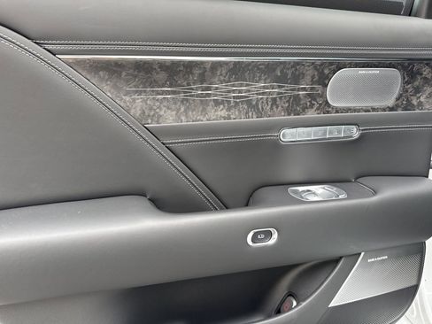 Used 2025 Genesis G90 3.5T image 11