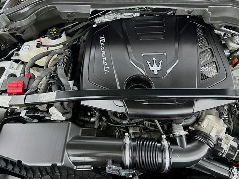 Used 2023 Maserati Grecale Modena image 31