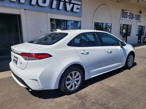 Used 2022 Toyota Corolla LE image 3