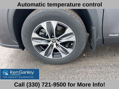 Used 2024 Toyota Highlander XLE image 16