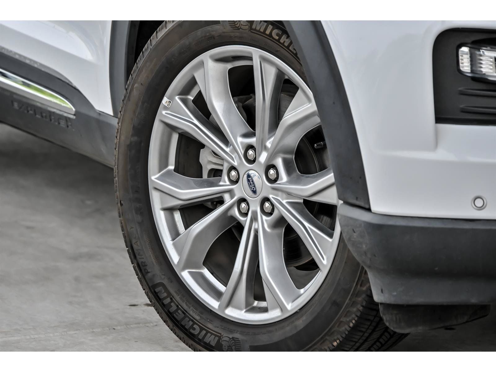 Used 2023 Ford Explorer Limited AWD/4WD image 3