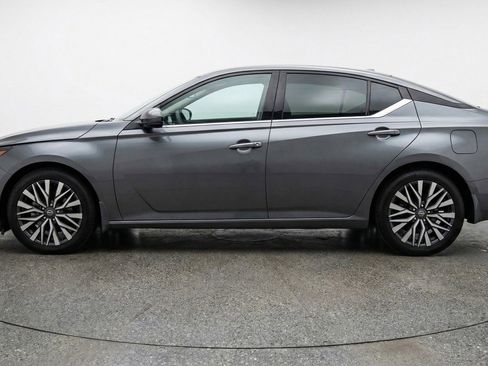 Used 2025 Nissan Altima 2.5 SV FWD image 5