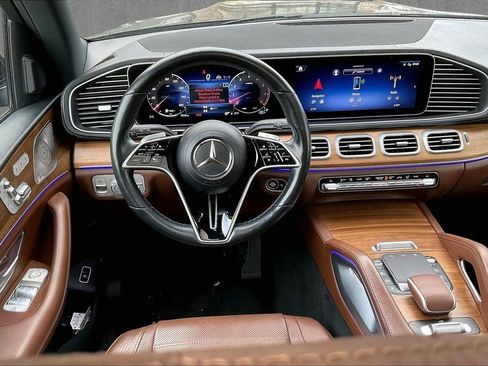 Used 2024 Mercedes-Benz GLS 450 4MATIC image 8