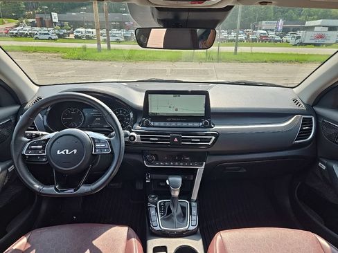 Used 2023 Kia Seltos SX AWD/4WD image 2