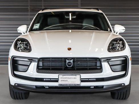 Certified 2026 Porsche Macan AWD/4WD image 8