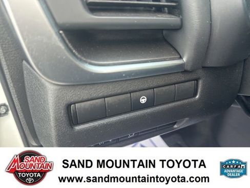 Used 2023 Nissan Rogue SV FWD image 14