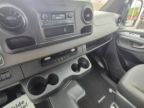 Used 2021 Mercedes-Benz Sprinter 2500 image 15