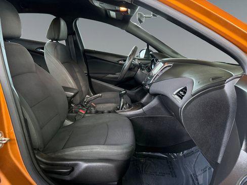 Used 2017 Chevrolet Cruze LT w/ Convenience Package image 21