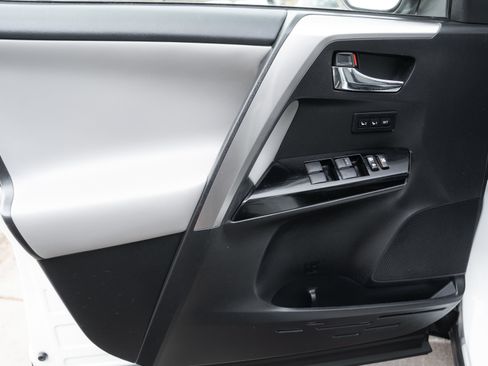 Used 2017 Toyota RAV4 Limited image 18