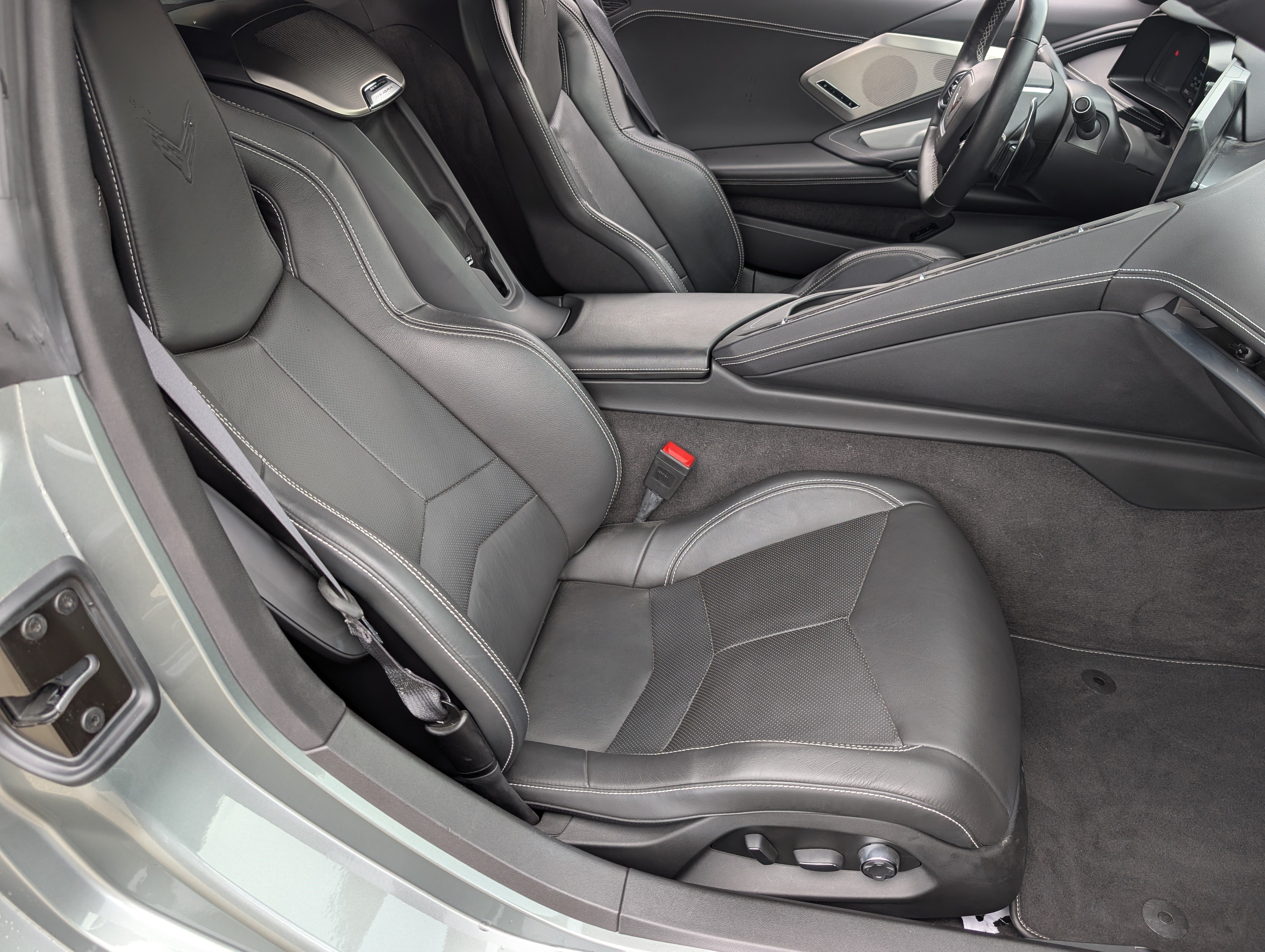 Used 2024 Chevrolet Corvette Stingray Preferred Cpe RWD image 18