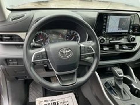 Used 2022 Toyota Highlander XLE image 13
