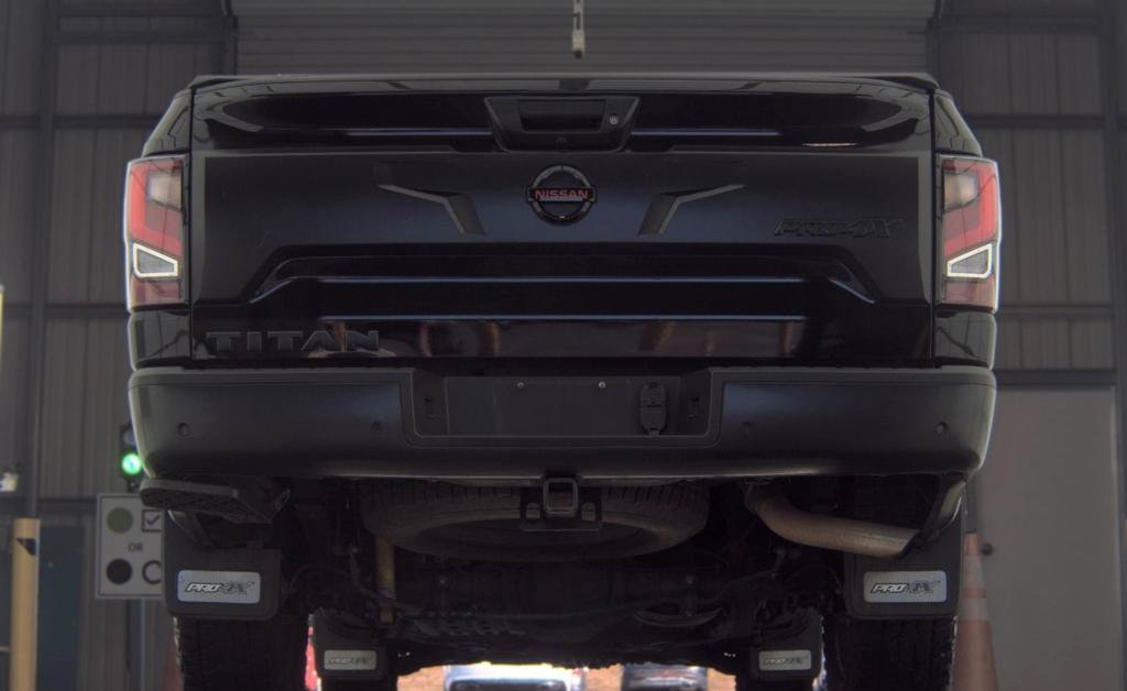 Used 2021 Nissan Titan PRO-4X w/ Pro-4x Convenience Package AWD/4WD image 7